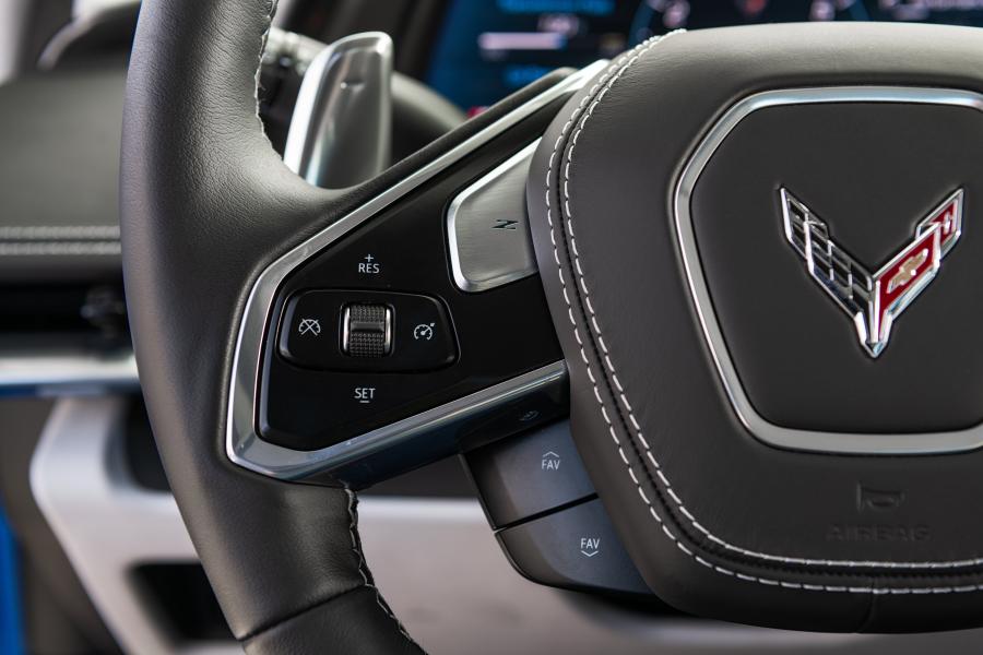 Детали интерьера Chevrolet Corvette Stingray (C8) 2020 года  (NA) (фото 26 из 42)